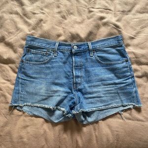 Levi’s Low-Mid Rise Jean Shorts Sz 30